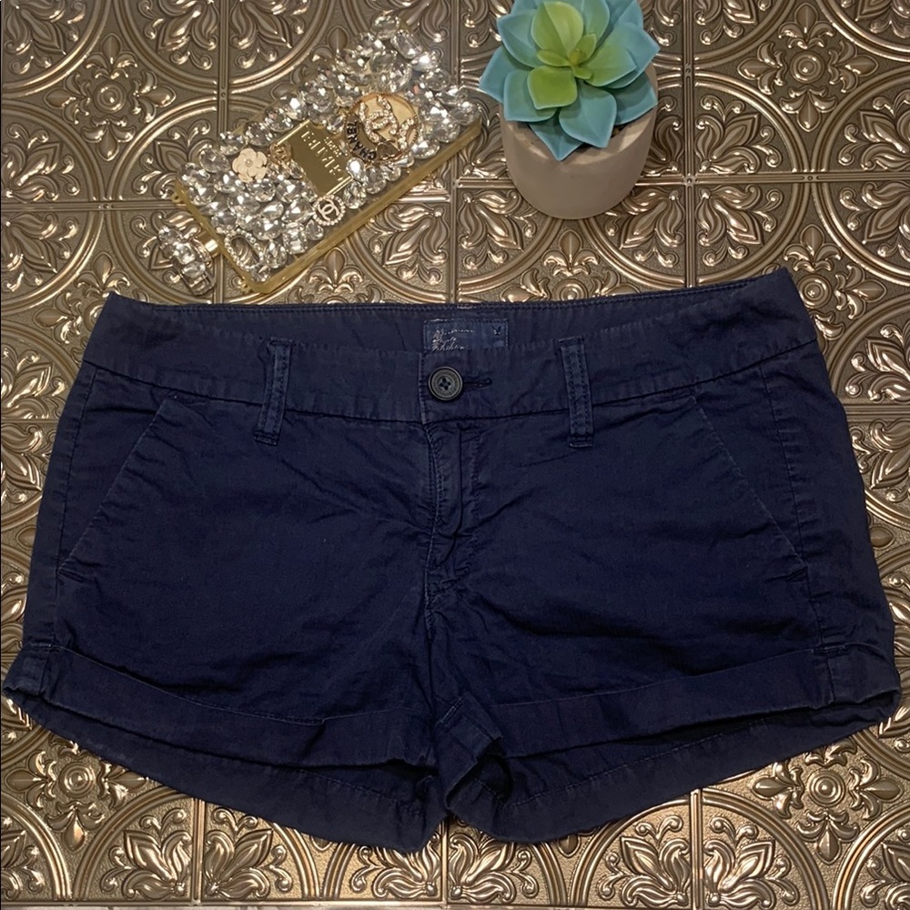 🌹 VINTAGE Y2K American Eagle Outfitter’s • Retro Low-Rise Navy Blue Shorts